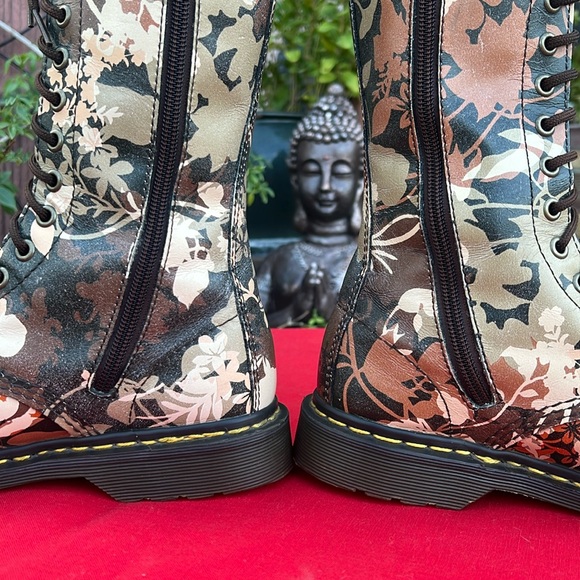 Dr. Martens Fall Floral Tall 14 Eye Pointed Toe Cery Lace Up & Zippered Boots - Picture 13 of 17